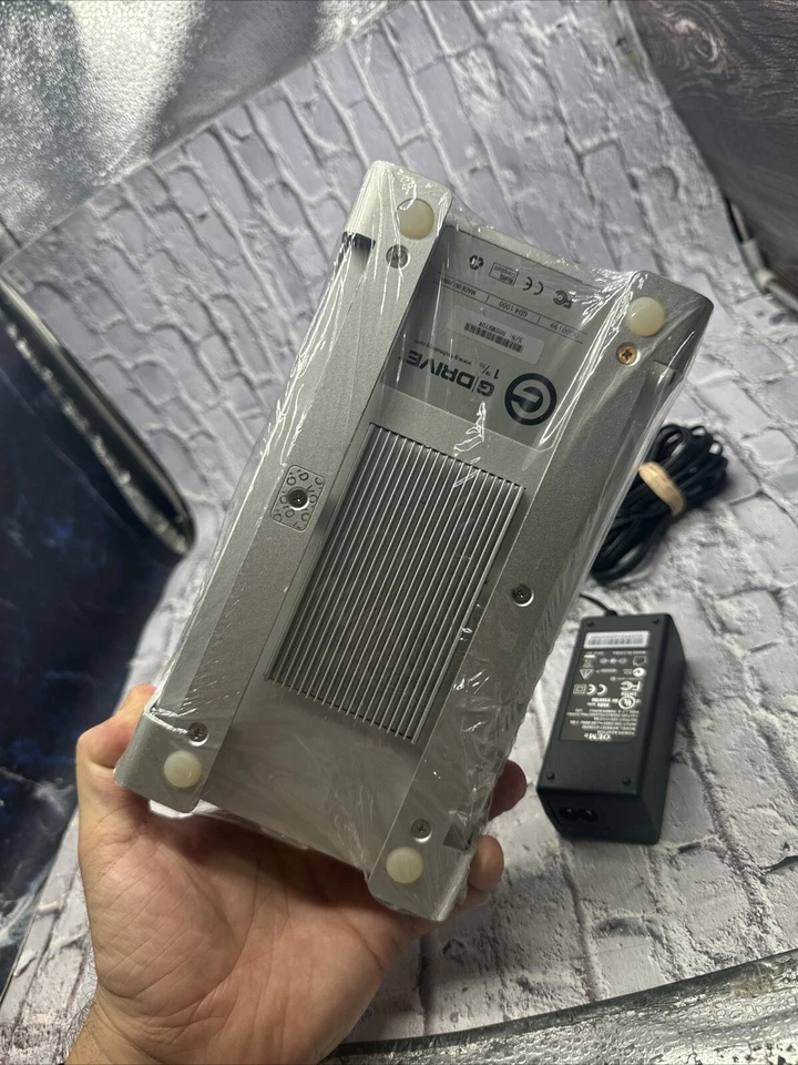 G-Drive 0G00199 GD4 1000 ~ 1TB External Hard Disk Drive ~ eSATA/FireWire800. 12 - Image 2 of 3