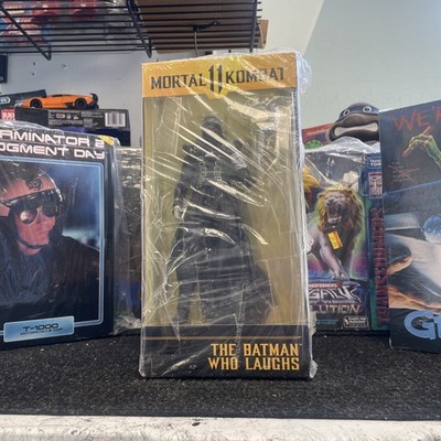 2022 McFarlane Toys Mortal Kombat 11 Action Figure THE BATMAN WHO LAUGHS BOX DMG