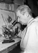 FranceProfessor Locard at laboratory of scientific police founded - Old Photo 3