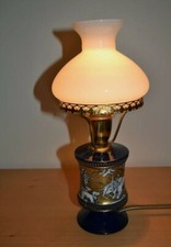 Porzellanlampe kobaltblau mit goldenen Muster, wei&szlig;er Porzellanschirm