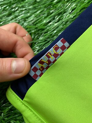 Dates de sortie des maillots Aston Villa 25-26 - Footy Headlines FR