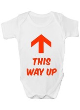 This Way Up Strampler Weste Babykleidung lustiges Geschenk 