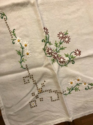 Vintage white linen mix tablecloth hand embroidered floral flowers cross stitch - Picture 4 of 7
