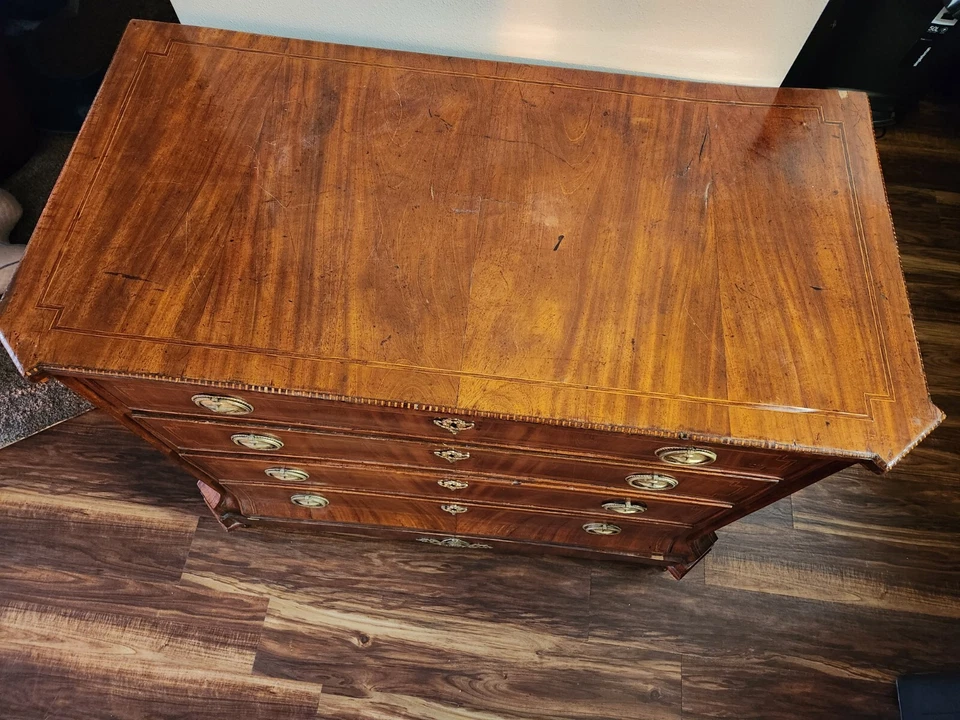 Cômoda de mogno Edwards and Roberts Regency (do estado de Lord Richard Acton) - Imagem 2 de 4