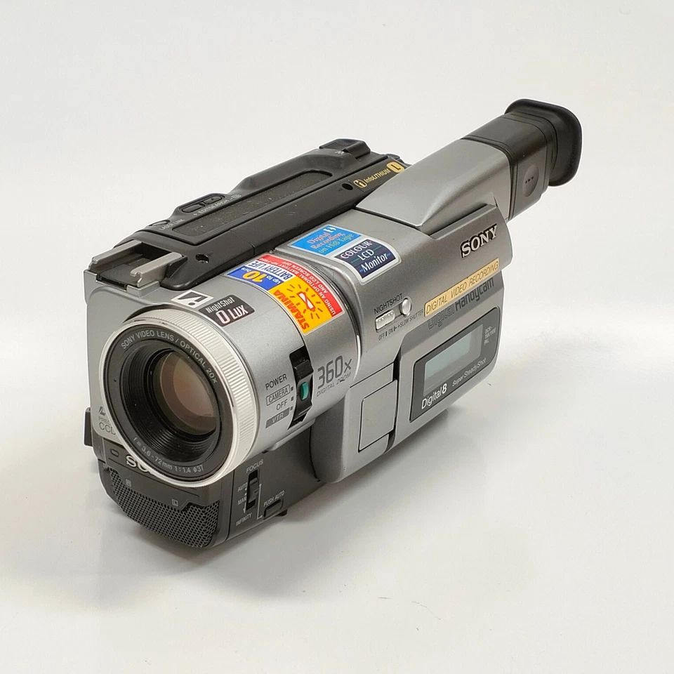 Sony DCR-TRV110E 20x Optical NightShot DIGITAL 8 / HI-8 / 8MM handycam Camcorder - Image 2 of 4