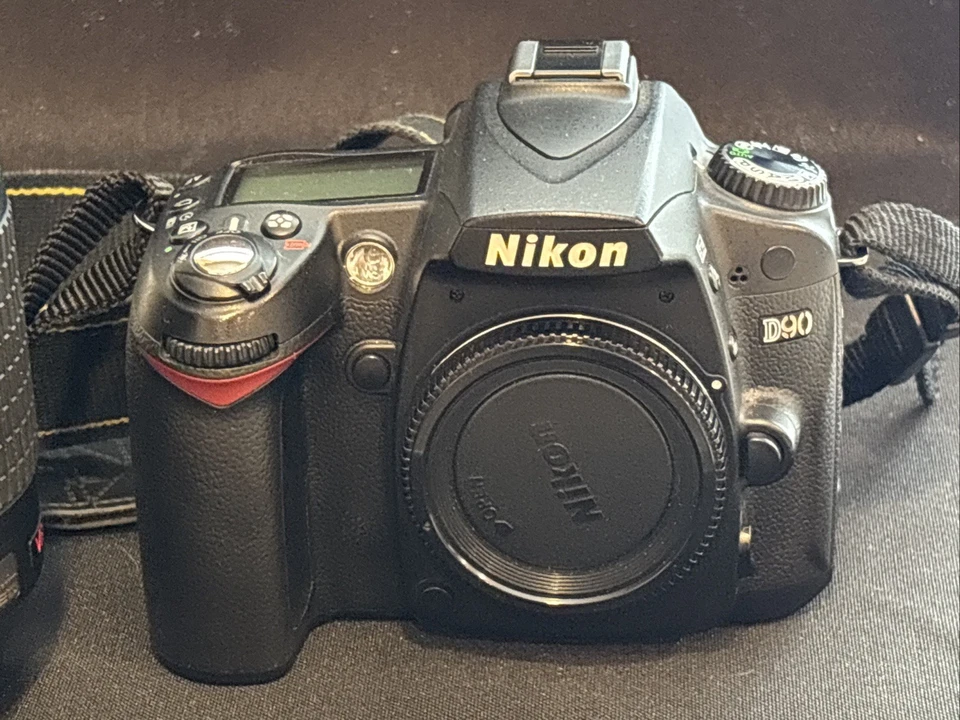 Nikon D90 Digital SLR Camera w/DX AF-S Nikkor 55-200mm Lens + 4 Batteries - Image 2 of 4