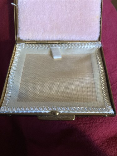 Vintage 1950’s Compact Mother of Pearl Gold Tone Metal Case, Mirror Puff Screen - Picture 5 of 13