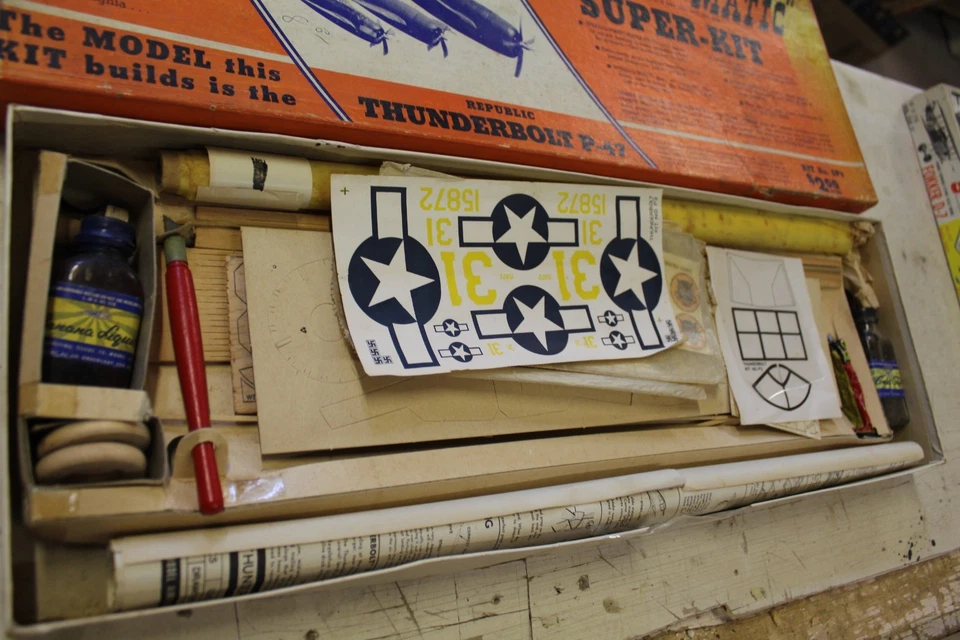 Comet, "Thunderbolt P-47", Vintage balsa Plane kit, 25" - Image 3 of 4