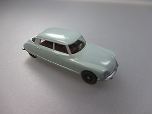 Wiking:Citroen DS Pallas, lichtgrün, separates Lenkrad (PKW42)