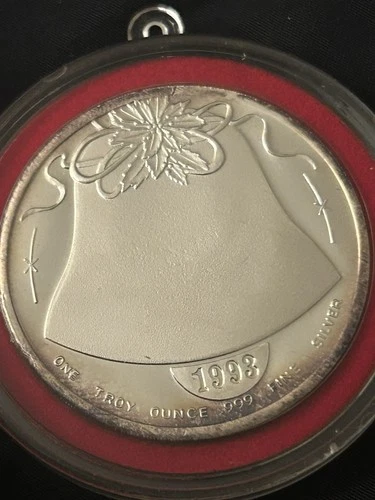 1993 Santa Claus 1 Troy Ounce .999 Fine Silver Holiday Round