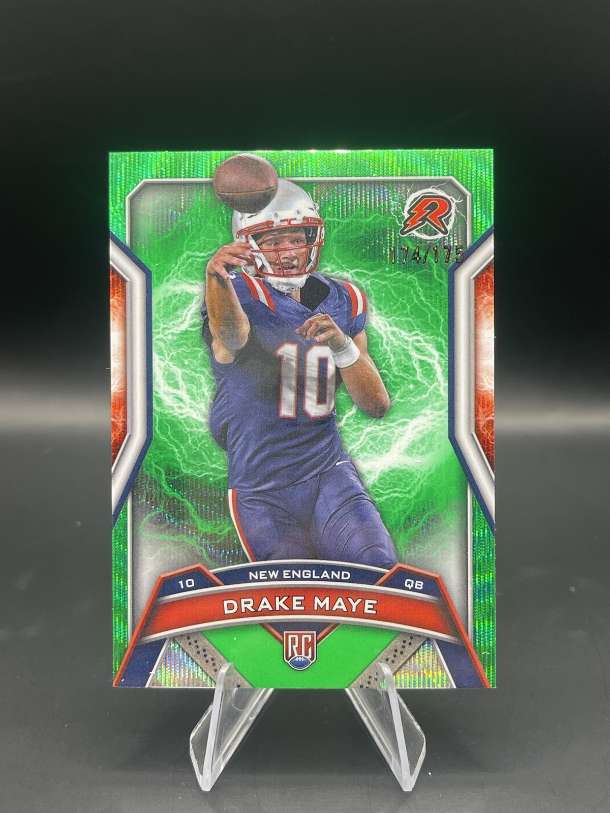 2024 Topps Resurgence - Rookies Drake Maye #164 Green Surge Refractor /175 (RC)