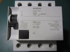 Siemens Fehlerstromschalter 4-polig - 100A / 30mA - NEU