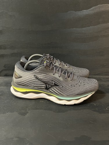 Mizuno Wave Sky 6 Men’s Size 10.5 Gray Running Shoes Sneakers 411369 9I73