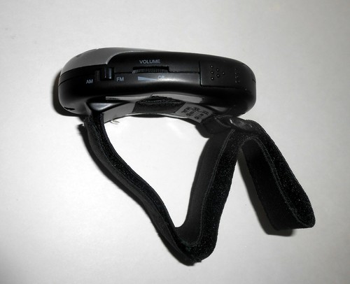 GPX R300B Portable Black Mini AM/FM Armband Radio With Clock Strap - Picture 5 of 8
