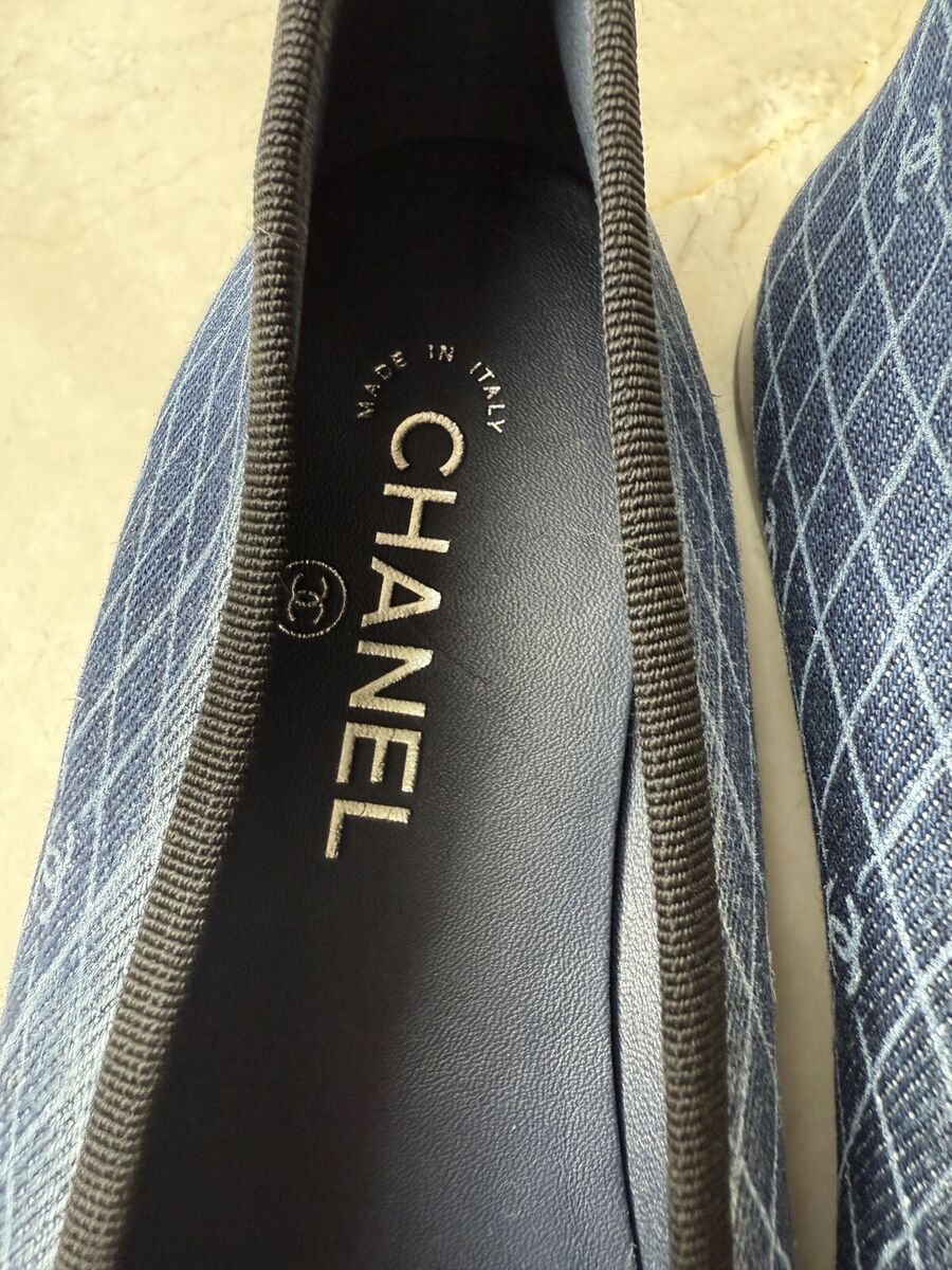 2024 CHANEL CC LOGO DARK BLUE DENIM JEAN BALLET FLATS BLACK 2024 CHANEL CC LOGO DARK BLUE DENIM JEAN BALLET FLATS BLACK