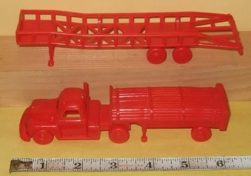 NICE 1968 MARX CAPE KENNEDY RED PIPE TRUCK + LONG TRAILER For Playset