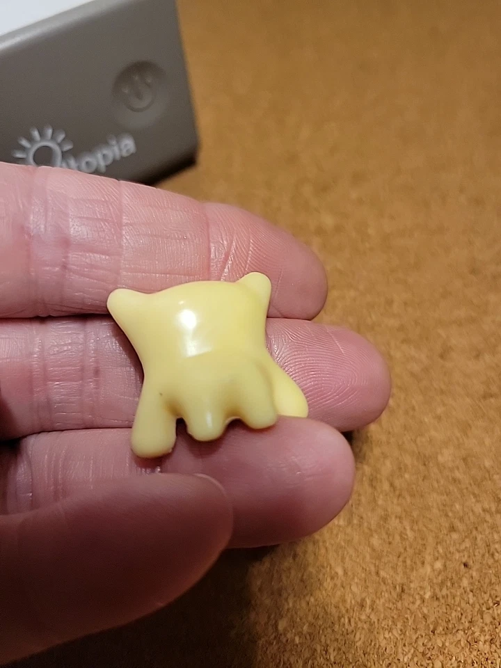 Critterz 黄色猫公仔微型动漫卡通玩具 — 第 2/3 张图片