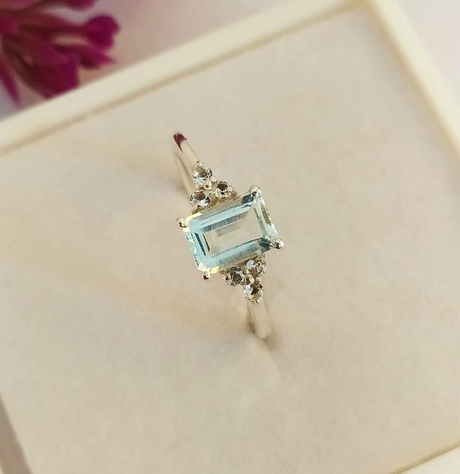 Anillo de compromiso solitario aguamarina corte esmeralda anillo de plata de ley 925 maciza Foto 2 de 4
