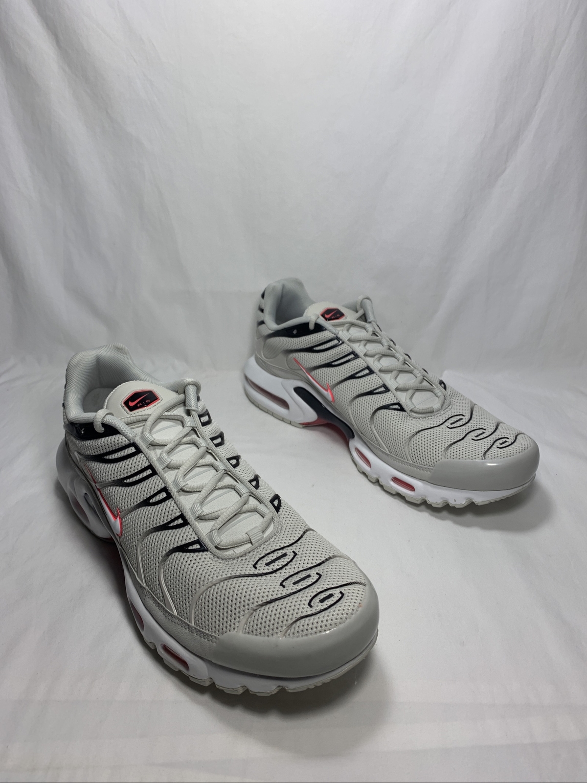 nike air max plus light bone hot punch