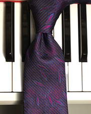 GIANNI VERSACE / VINTAGE NEW & UNWORN Feathery Fuchsia & Blue Designer Silk Tie