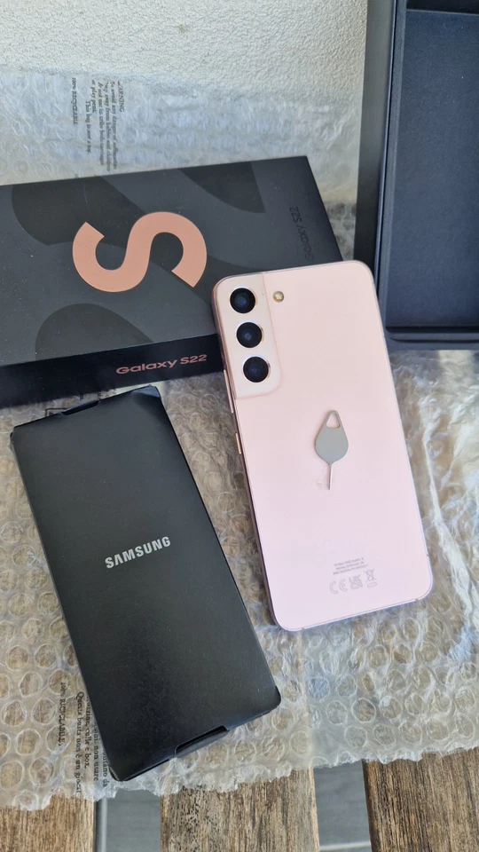 Samsung Galaxy S22 256 GB Dual SIM • Rosa/Oro  - Immagine 2 di 4