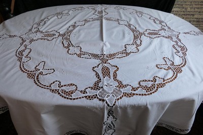 EXQUISITE ALTE HANDARBEIT BAUMWOLL TISCHTUCH POINT DE VENICE ARBEIT 166RUND T27