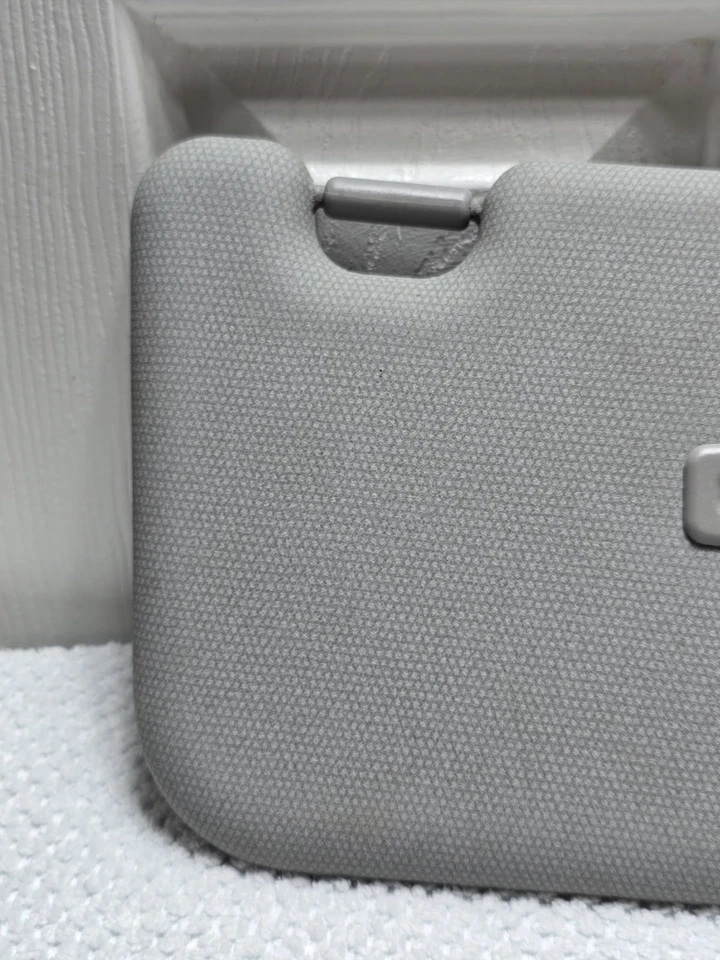 Kia Rio 2013 lado derecho del conductor parasol con espejo parasol gris OEM (R Foto 3 de 4