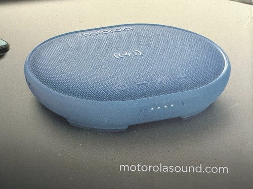 Motorola ROKR 500 Bluetooth Speaker with Wireless Charging Pad - BLUE - NEW