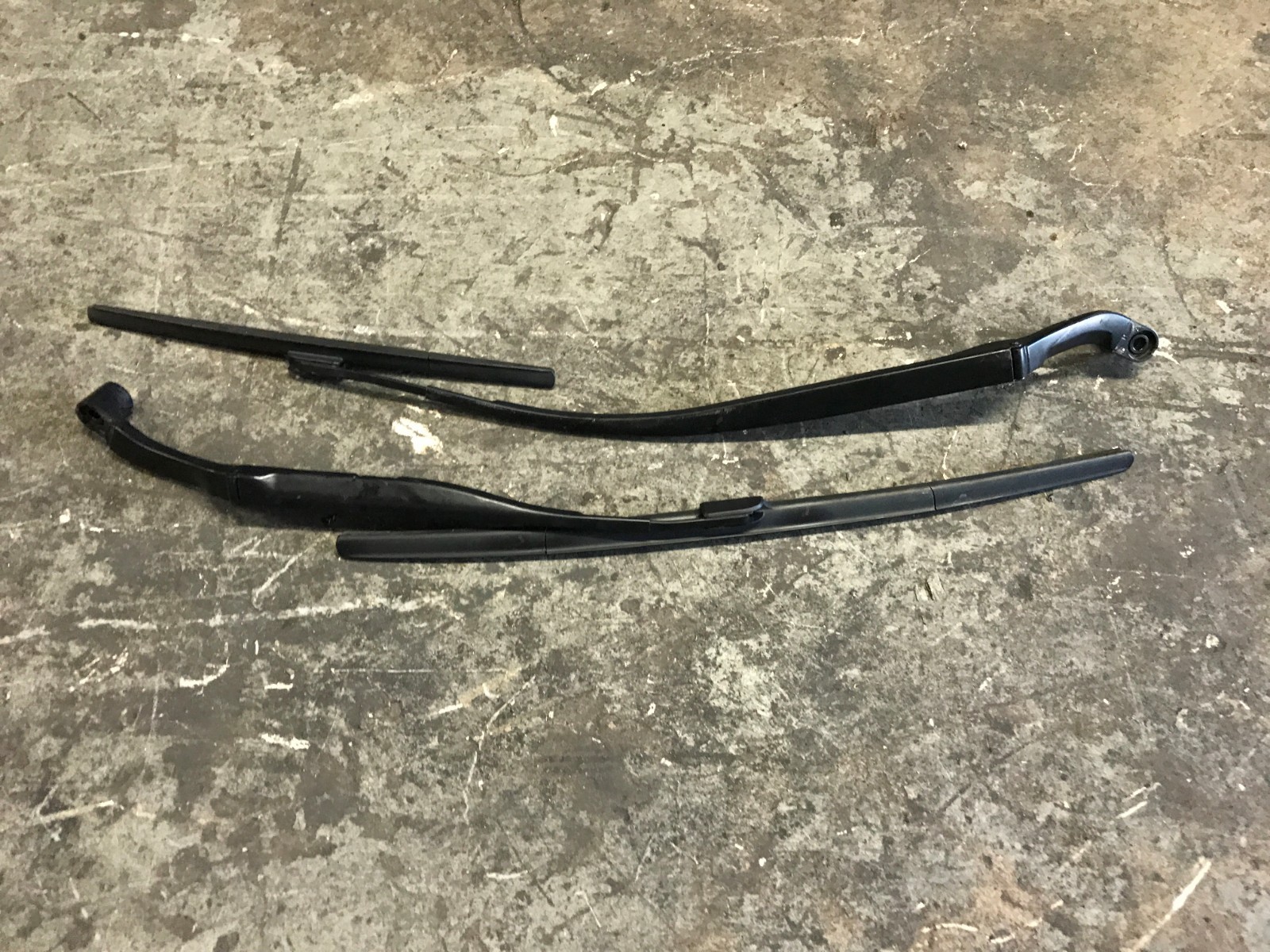 OEM 2017 17 INFINITI Q60 AWD 3.0L TT WINDSHIELD WIPER ARM SET LEFT