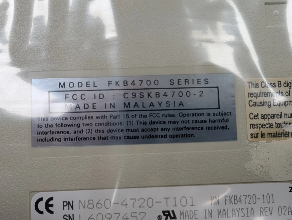 VINTAGE Fujitsu FKB4700 AT Mechanical 5-Pin DIN Keyboard (N860-4720-T101) - Image 4 of 4