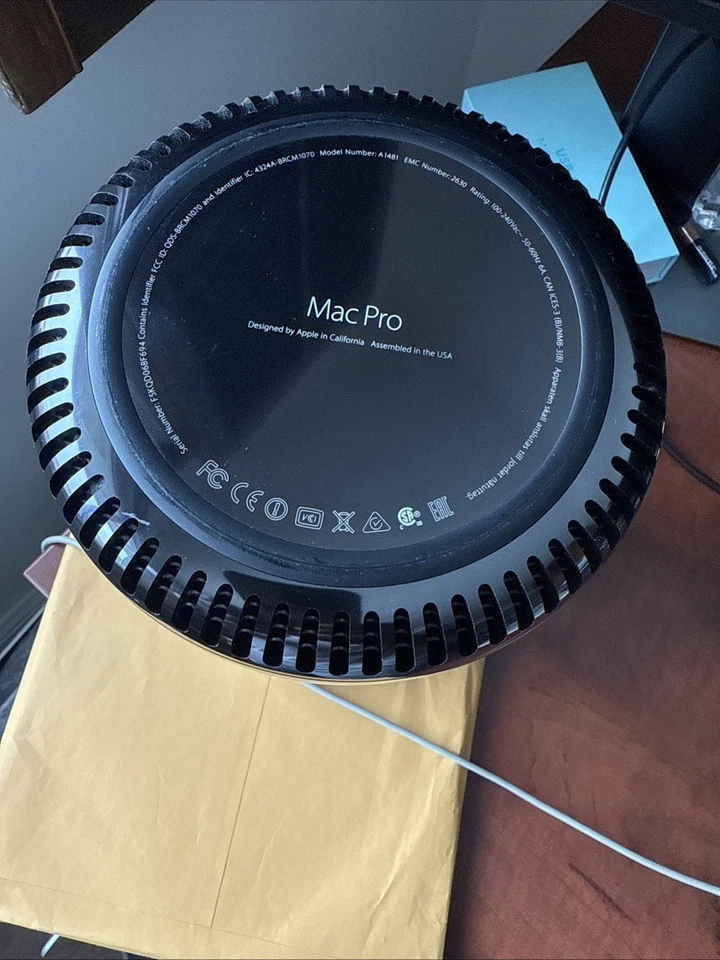 Apple Mac Pro A1481 Late 2013 Xeon Quad-Core 3.7GHz - Image 4 of 4