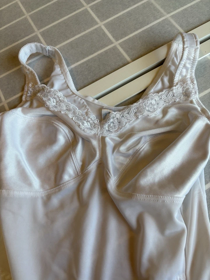 Винтажный Faja мгновенно формирующий боди плюшевый белый кружевной размер 38C нейлона спандекса - Изображение 4 из 4