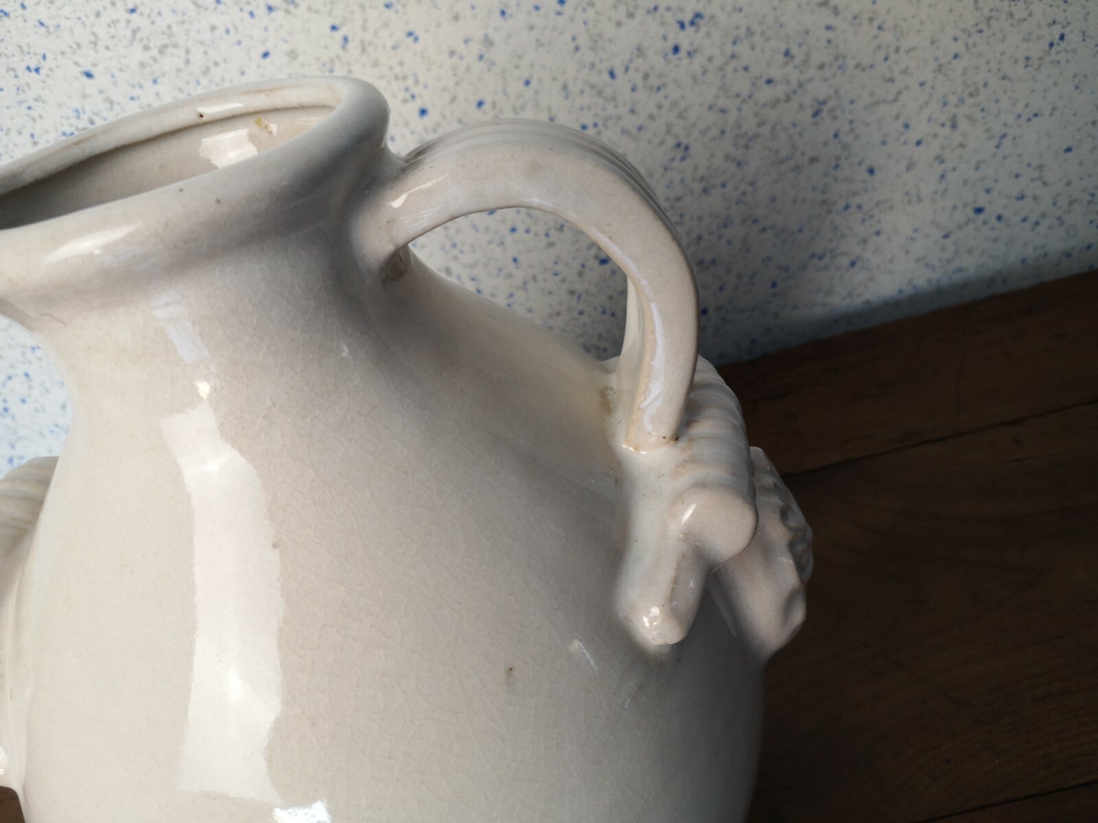 grande cruche moderne a une anse têtes de lions hauteur 28 cm Nieuw HOT