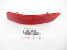 Genuine OEM Lexus 81920-30040 Driver Rear Bumper Reflector Lens Trim Assy Reflex