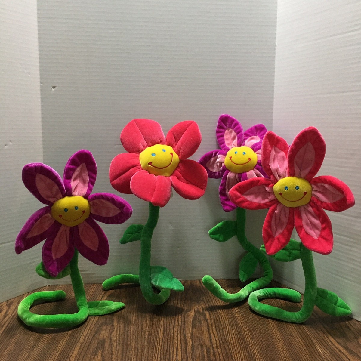 Flower Plush Toys R Us Animal Alley Bendable Green Smiley Emoji 24