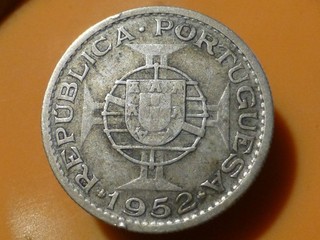 MOZAMBIQUE 10 ESCUDOS (ARGENT) 1952 RARE & QUALITE TB !