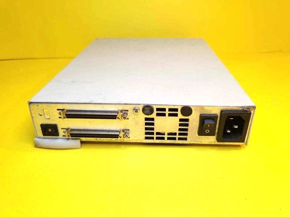 LA CIE LIMITED 18GB IBM AUTOMATIC LINE SWITCHING GZJ-MISTOL VINTAGE - Image 2 of 4