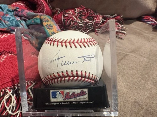 Willie Mays signed baseball. San Francisco Giants HOF No COA. Blue Pen