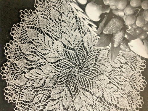 Coats Clark Crochet Pattern Books Doilies 297 & Place Mats and Doilies 315 Daisy - Picture 10 of 14