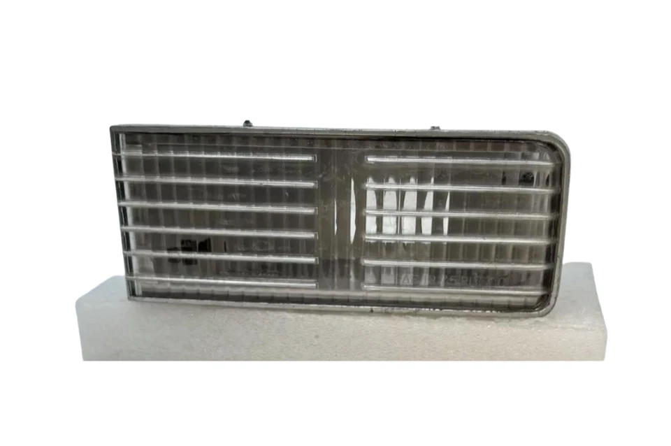 Conjunto de lámpara de estacionamiento del lado izquierdo del conductor Plymouth Gran Fury 1975 3798277 Nuevo de Lote Antiguo Foto 2 de 4