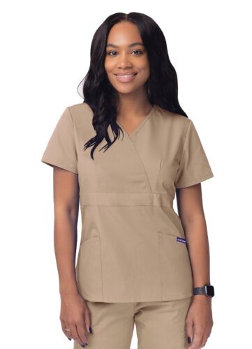 Sivvan Uniformi Donna Finto Avvolgente Infermiera Medico Scrub Top Vestibilità Crossover Semi-V - Foto 64 di 112