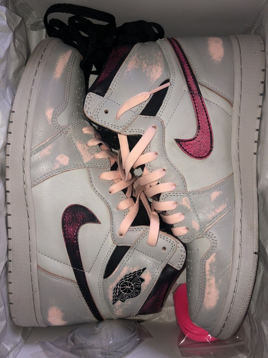 Size 10 - Jordan 1 Retro High SB NYC to Paris 2019 W Box And Size 10 - Jordan 1 Retro High SB NYC to Paris 2019 W Box And