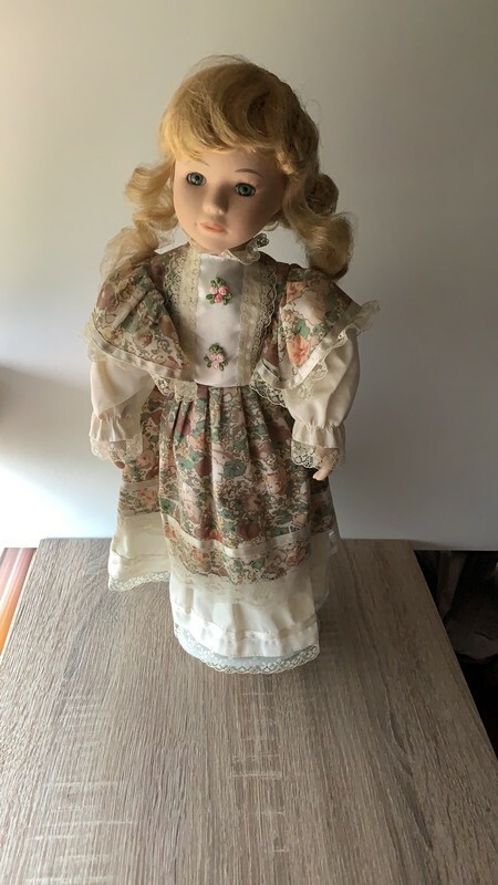 Jolie poupée de porcelaine vintage - Décoration