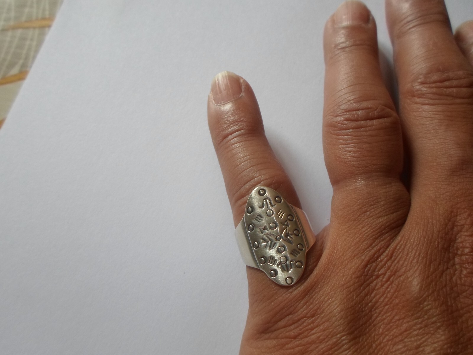 solid silver ring, chiseled oval, size 53 - image 2