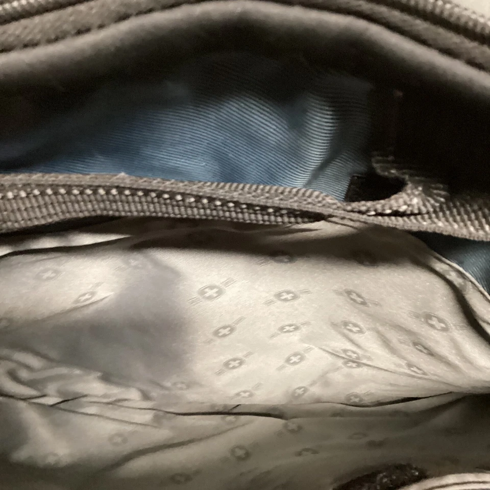 SwissGear By Wenger - The Sherpa estuche delgado negro/azul usado envejecido Foto 3 de 4