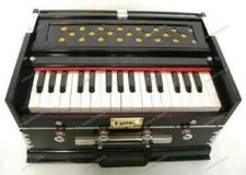 4 Stopper 2 Drones 2 Stops 2.5 Octaves Standard Harmonium 32 Keys