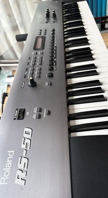 Roland RS-50 61-Tasten Keyboard Synthesizer mit D Beam, Netzteil & Anleitung