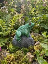 Small Frog Toad on a Stone Rock Concrete Garden Ornament Hand Made & Painted