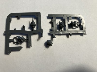 Warhammer 40K Chaos Marines: 5 x Legionary Helmet Bits
