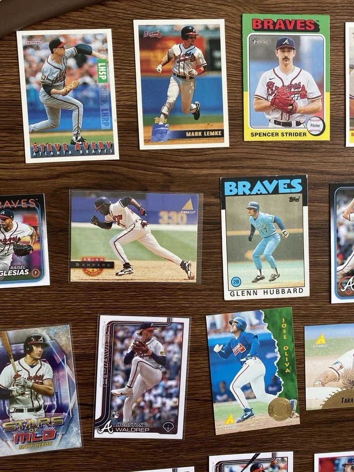 Lote de 50 tarjetas del equipo Atlanta Braves MLB tarjetas de béisbol estrellas a granel insertos de novatos Foto 2 de 4